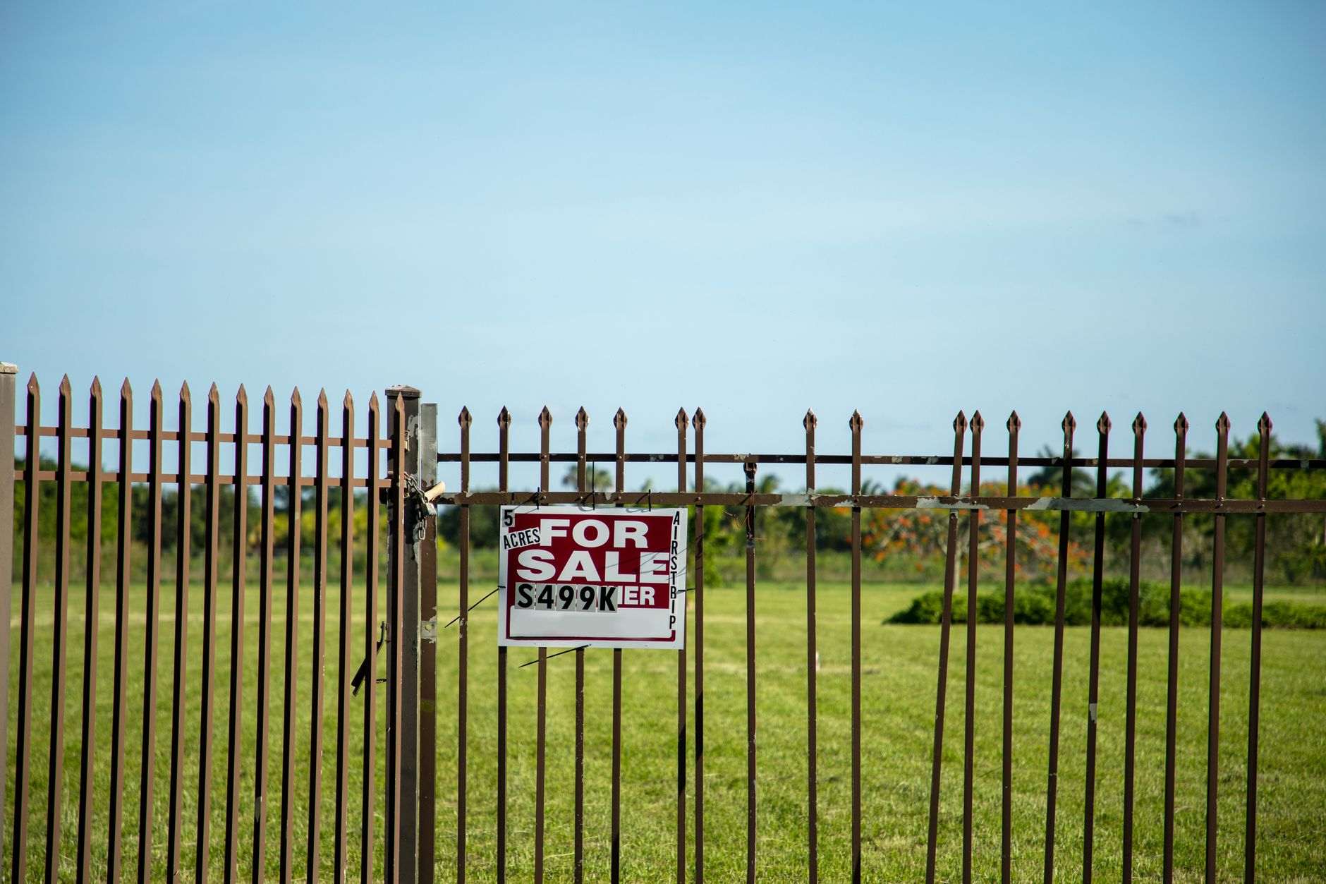 Sellers outnumber buyers 70% in Tampa Bay - and the only thing separating a fast sale from a dead listing is one number